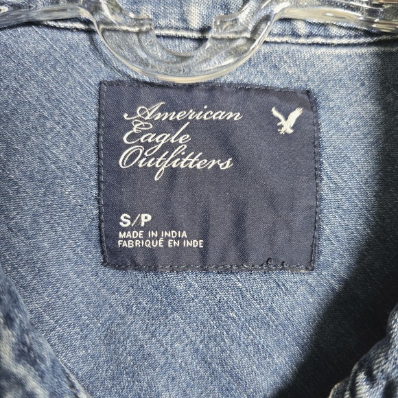 American Eagle Small Women Pearl Snap ButtonUp Blue Denim Jean Shirt Long Sleeve - Picture 5 of 8